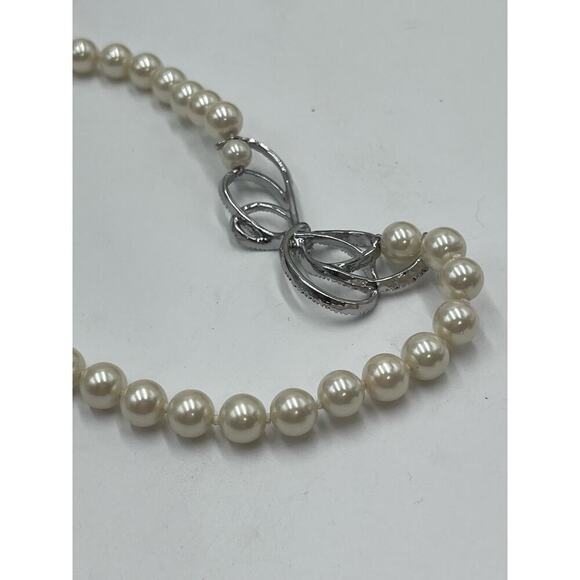 Carolee Signed Vintage Faux Pearl Pave Rhinestone Silver Tone Bow Necklace - Picture 11 of 15